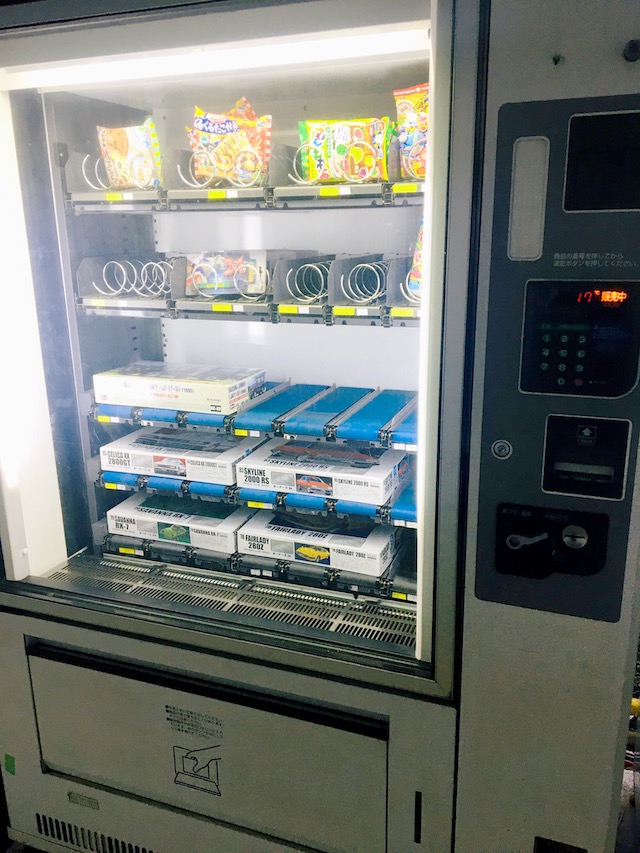 プラモデル・駄菓子自販機写真