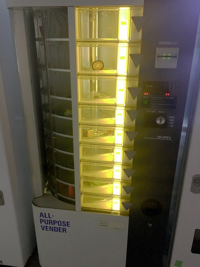 素朴なおもちゃ自販機写真