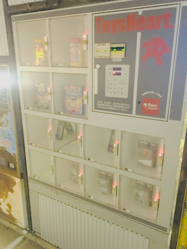 時計・フィギュア自販機写真