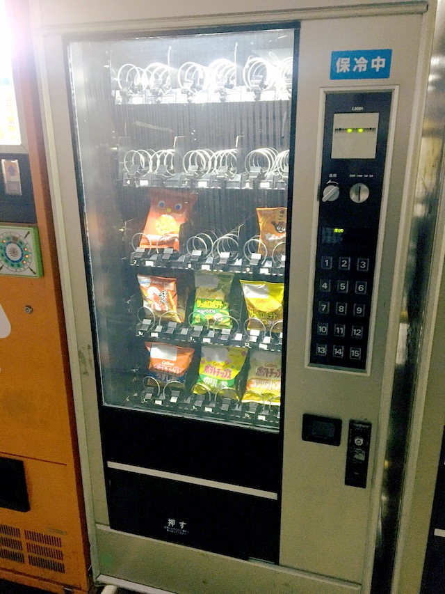 ポテト系菓子自販機写真