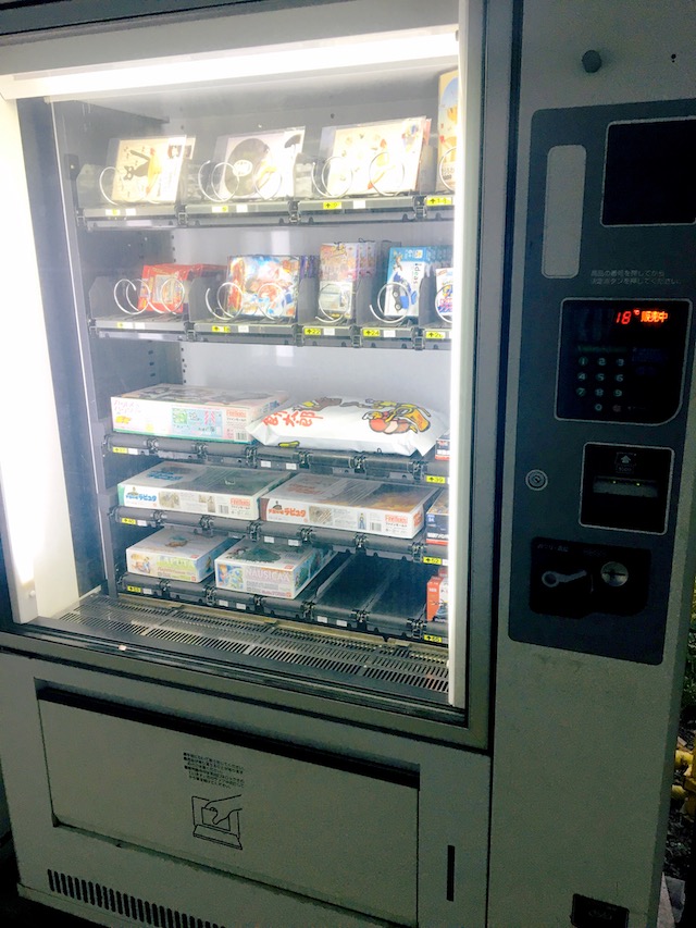 プラモデル・駄菓子自販機写真