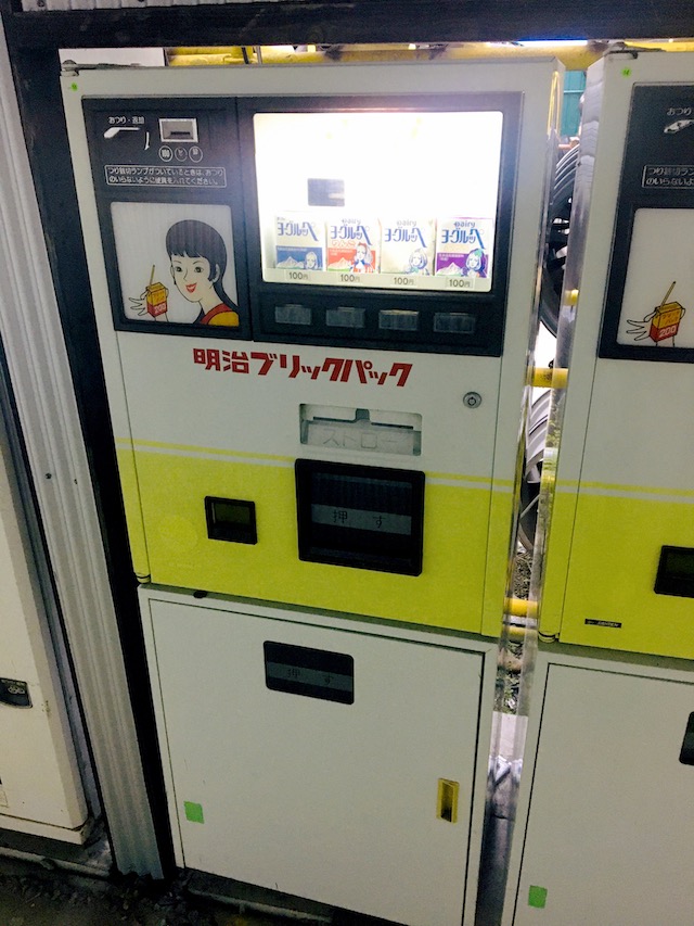 ヨーグルッペ自販機写真