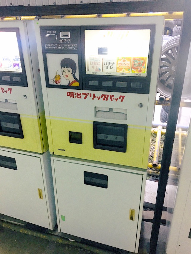 紙パック飲料自販機写真