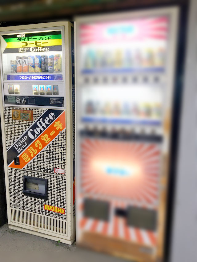 缶コーヒー自販機写真